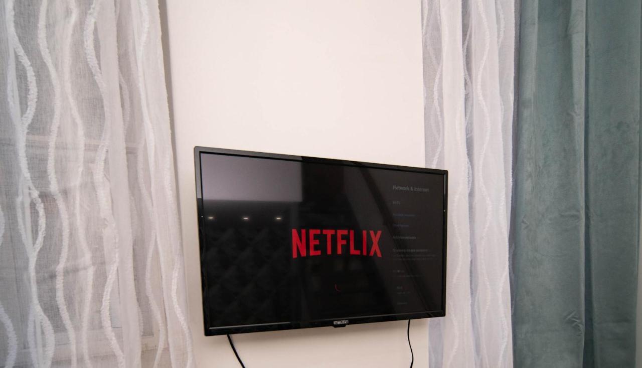 Free Parking! Linden Apartment, Ac, Smart Tv, Wifi * Budapeszt